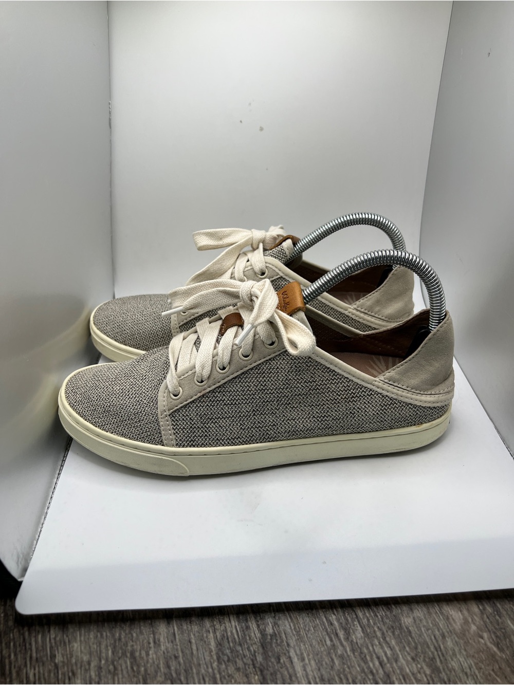 Women’s OluKai Pehuea Li Sneakers Size 9